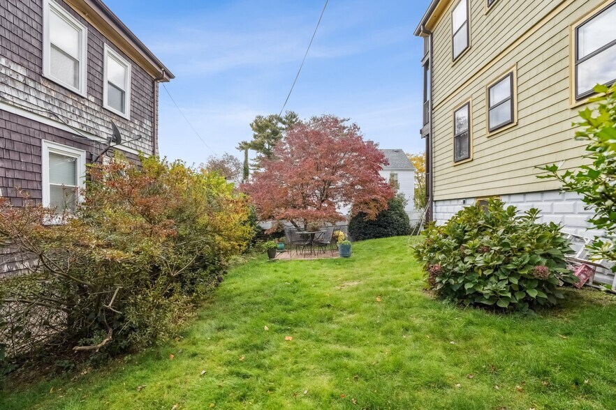 Building Photo - 14 Hurlcroft Ave