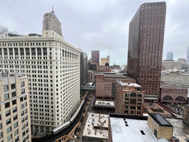 Building Photo - 235 W Van Buren St