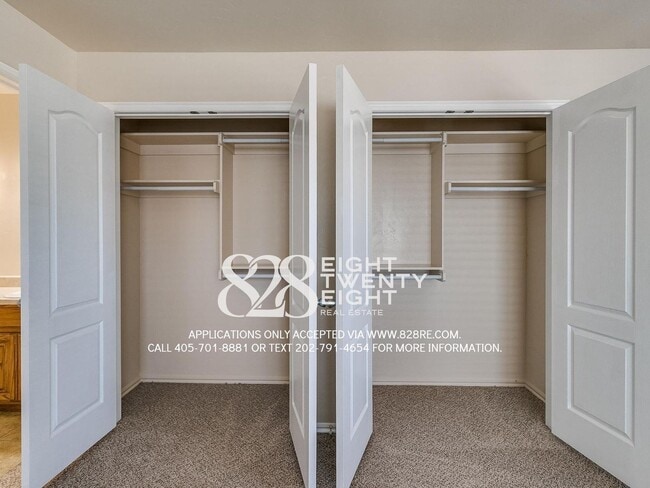 Building Photo - Spacious 2 Bed/1.5 Bath Norman Townhome Du...