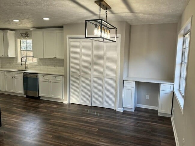 Building Photo - 2794 Nathan Ct SW