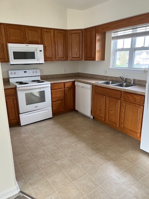 Building Photo - 140 Rock Ledge Ct