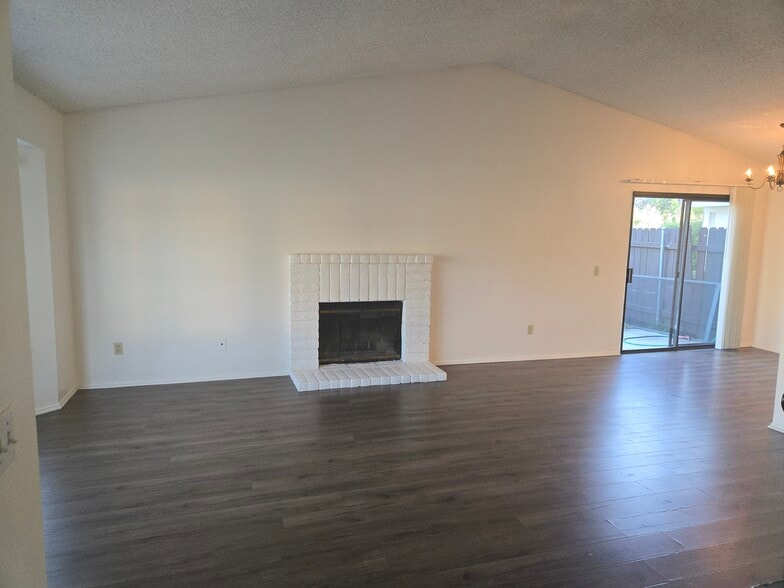 Building Photo - 713 N Corvette Dr