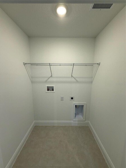 Building Photo - 2313 Broadbrook Dr