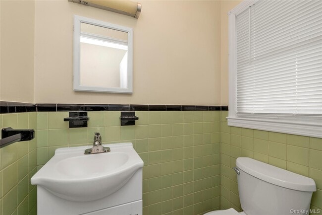 Building Photo - 19 Anstice St