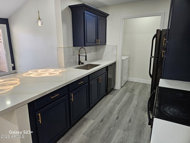 Building Photo - 623 W Guadalupe Rd