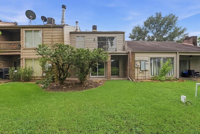 Building Photo - 8001 Rebawood Dr