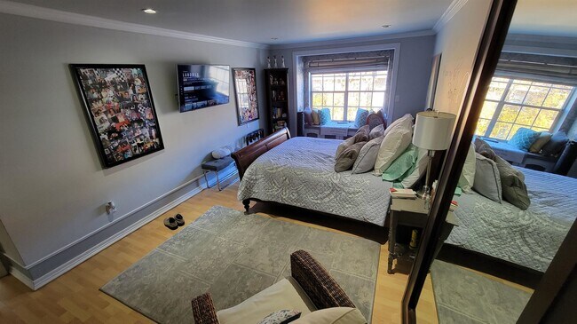 Building Photo - 780 River Rd