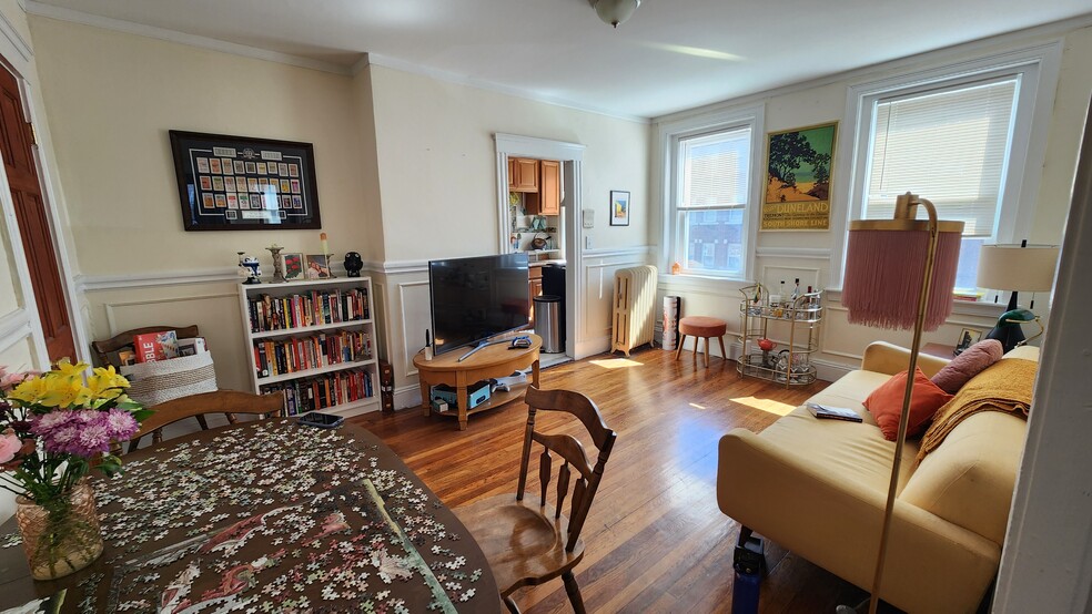 Primary Photo - 213 Kelton St