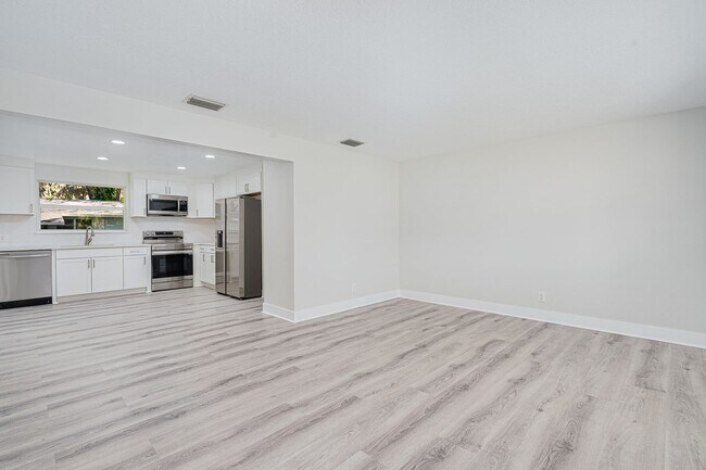 Building Photo - Fully Remodeled 2-Bedroom Home in Prime Or...