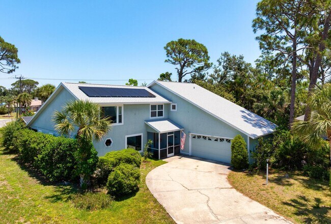 Building Photo - ** STUNNING 4 BEDROOM 2 FULL BATH/ 2 HALF BATH HOME WITH A PRIVATE POOL LOCATED JUST MINUTES FROM...