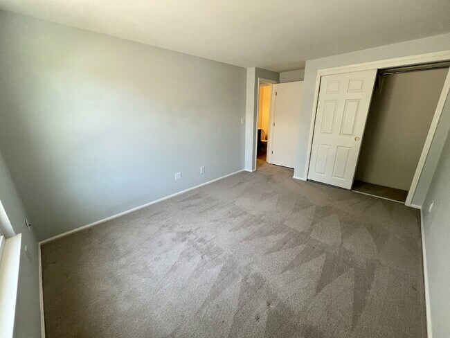 Building Photo - 7052 E Briarwood Dr