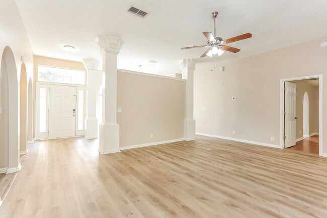 Building Photo - 11321 Hartland Rd