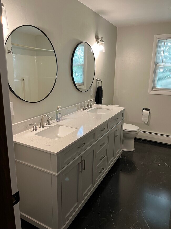 Double vanity in master bathroom - 2790 S Ridge Rd