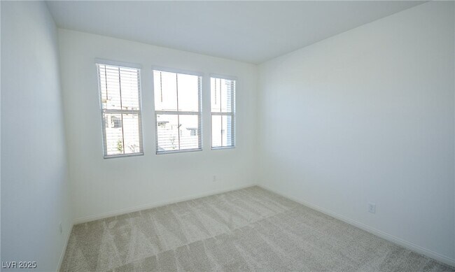 Building Photo - 552 Parkwind Ln