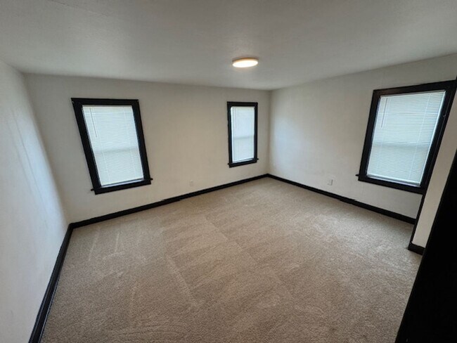 Building Photo - Trail St 223-225 W