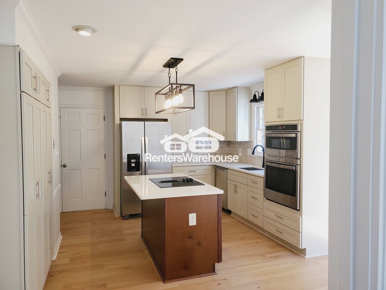 Building Photo - 4325 Sprucebough Dr