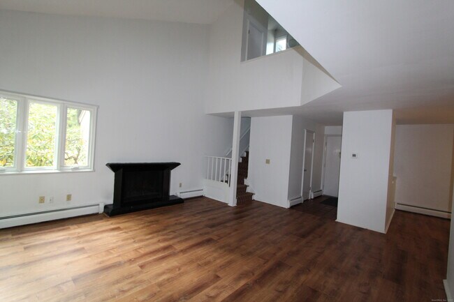 Building Photo - 6 Lyle Ct