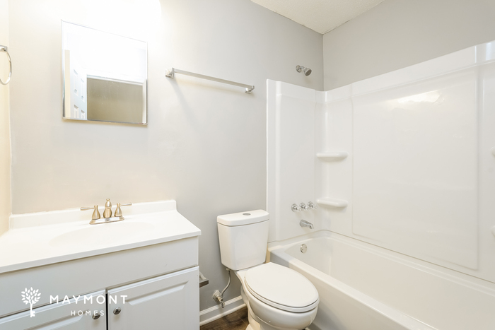 Building Photo - 5916 Stoneybrook Cir