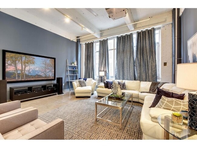 Building Photo - 700 N Washington Ave