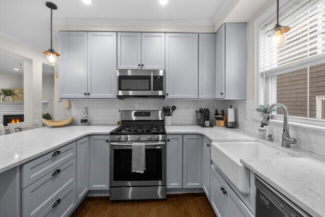Building Photo - 465 Ashmont St