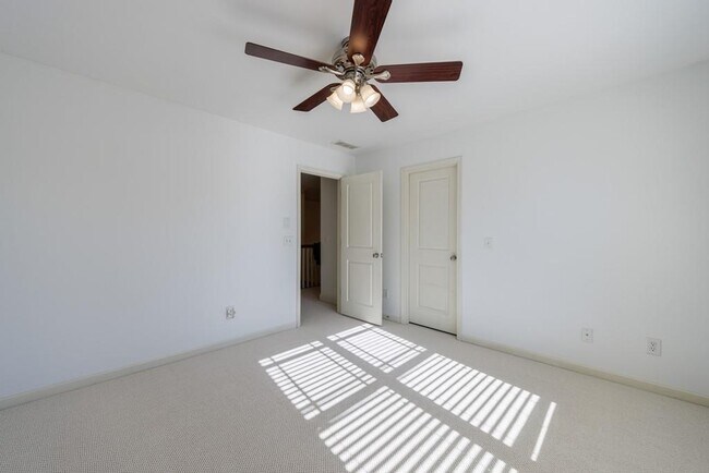 Building Photo - 970 Samples Ln NW