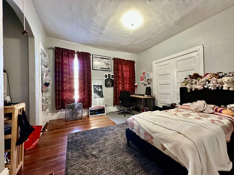 Building Photo - 539 Washington St