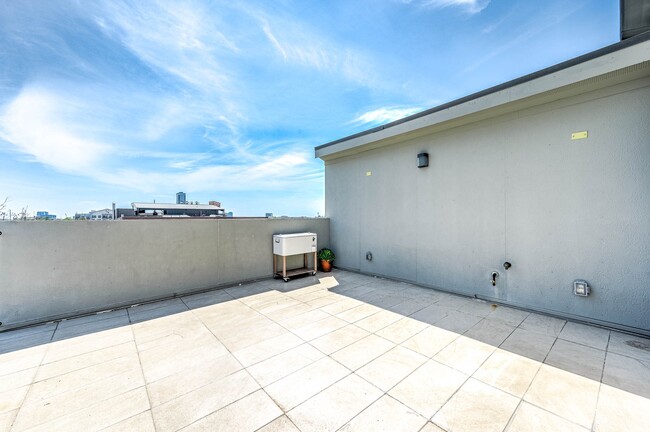 Building Photo - 1721 Henderson St