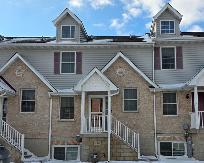 Building Photo - 234 W Kyra Ln