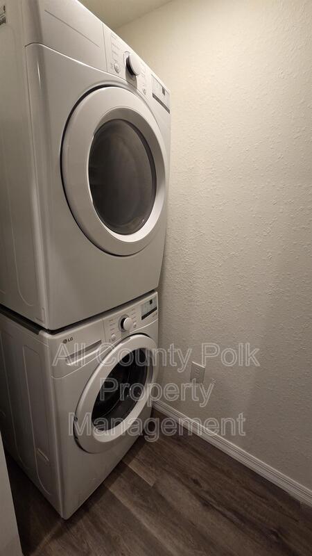 Building Photo - 915 Ariana St