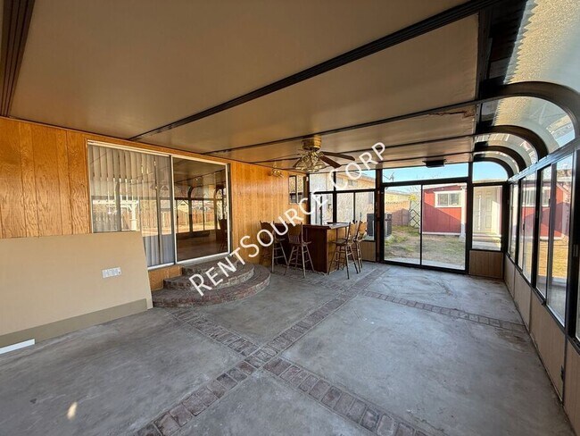 Building Photo - 4827 W Ave L 6