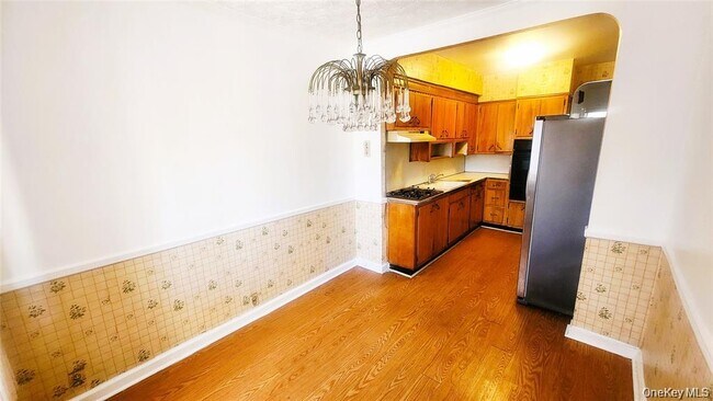 Building Photo - 664 Remsen Ave