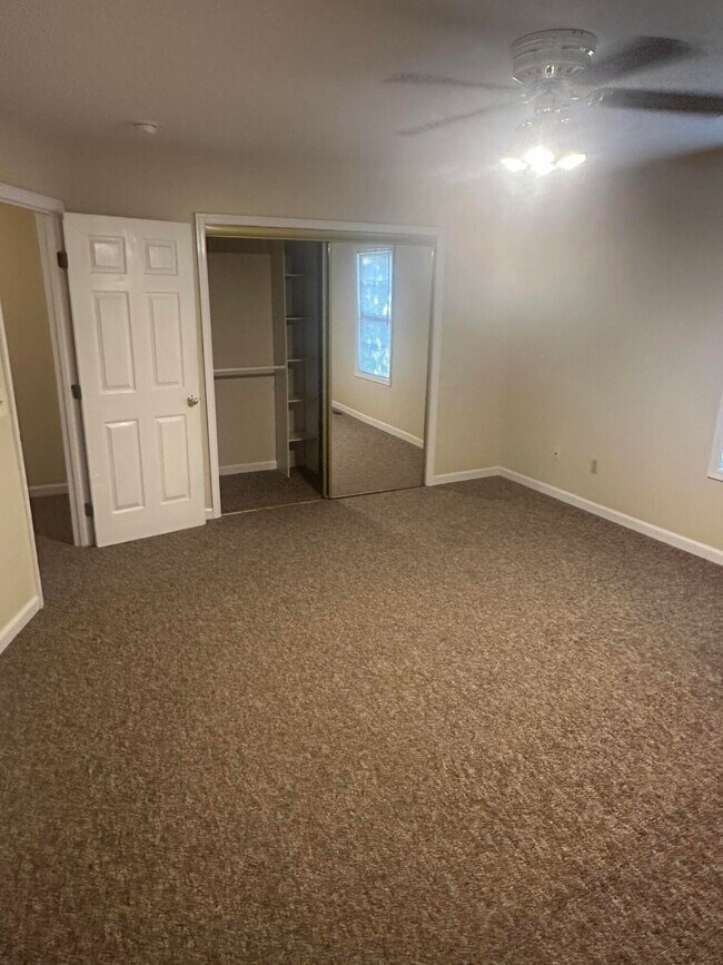 Building Photo - 2005 River Ridge Rd