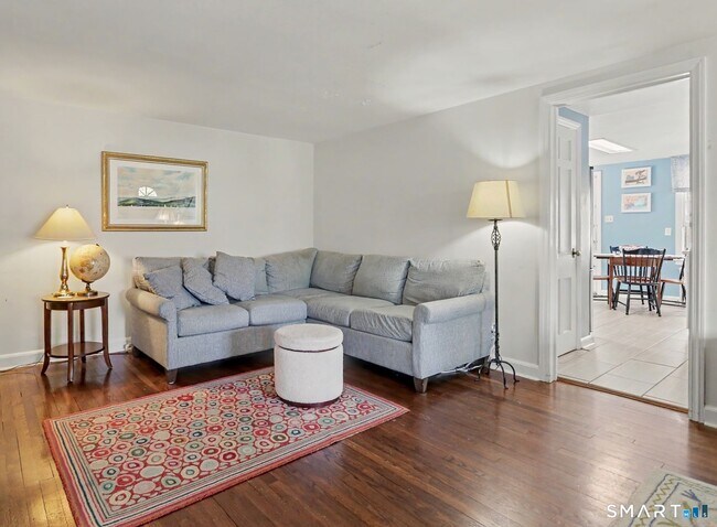 Building Photo - 40 Oakwood Dr