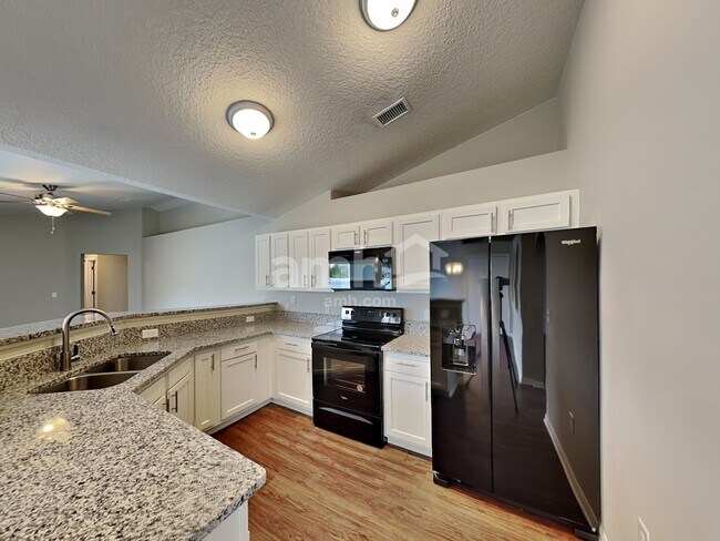 Building Photo - 49 Raintree Place