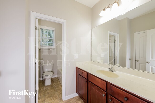 Building Photo - 6231 Cove Creek Dr