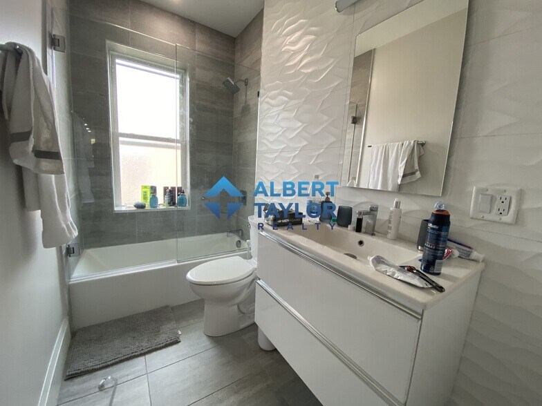 Building Photo - 9 Strathmore Rd