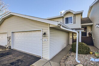 Building Photo - Great Location