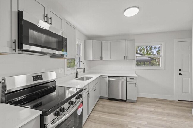Building Photo - 2511 Baywood St
