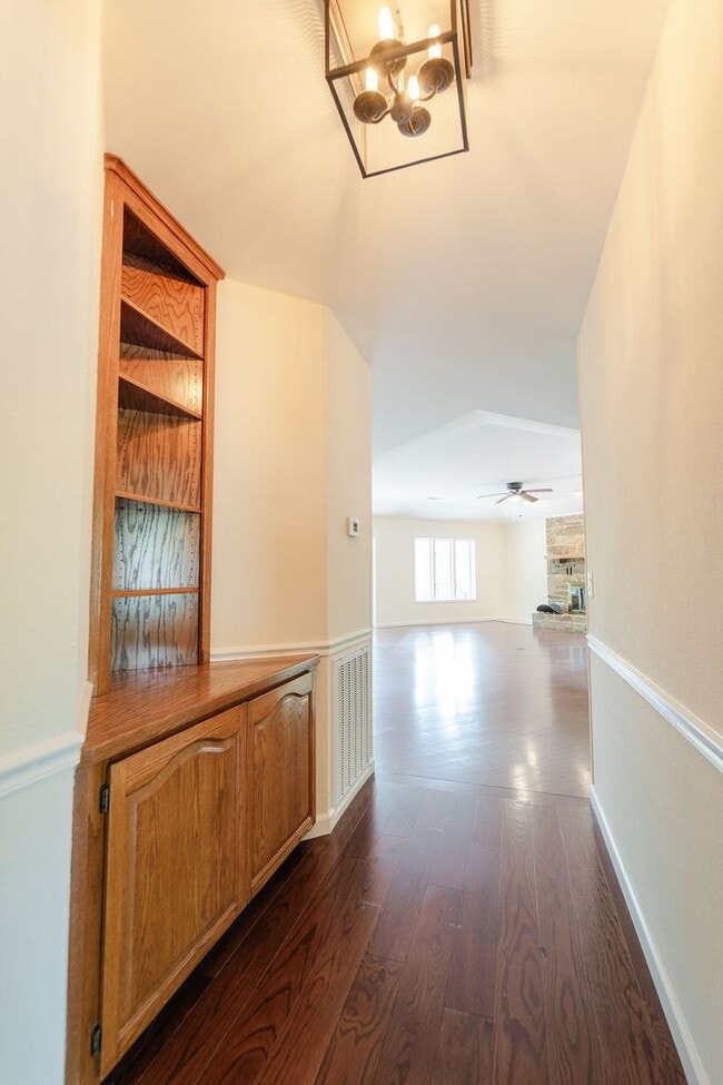 Building Photo - Charming 3 Bedroom, 2 Bathroom home! Call 501-922-9997 to set up a showing today!