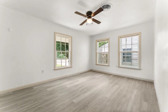 Building Photo - 1814 S 5th St