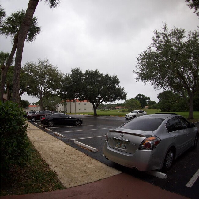 Building Photo - 7355 Woodmont Terrace