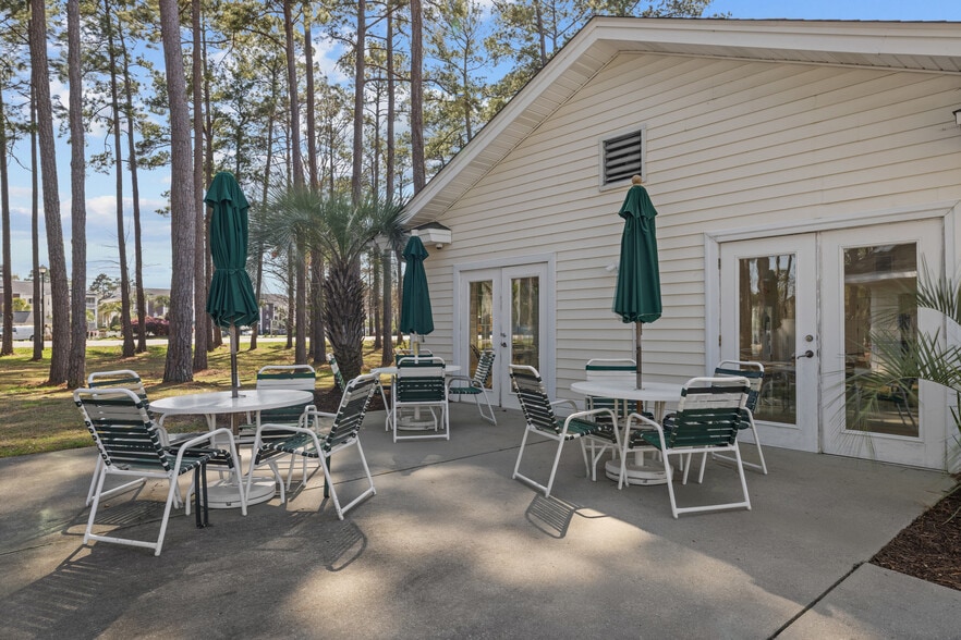 Building Photo - 557 White River Dr