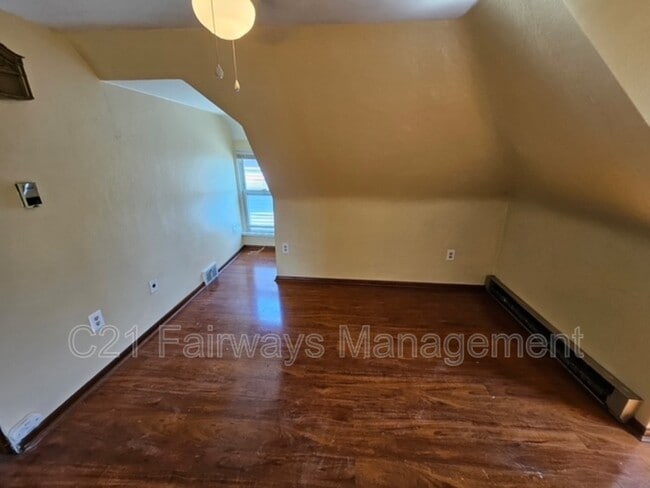 Building Photo - 546 Greenfield Ave