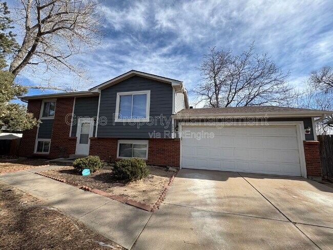 Building Photo - 3054 S Fraser St