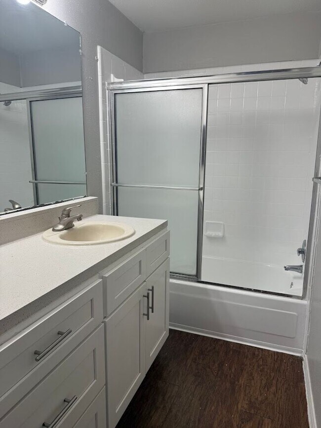 Building Photo - River Crossing 2 Bed 2 1/2 Bath - 2 Story Townhome