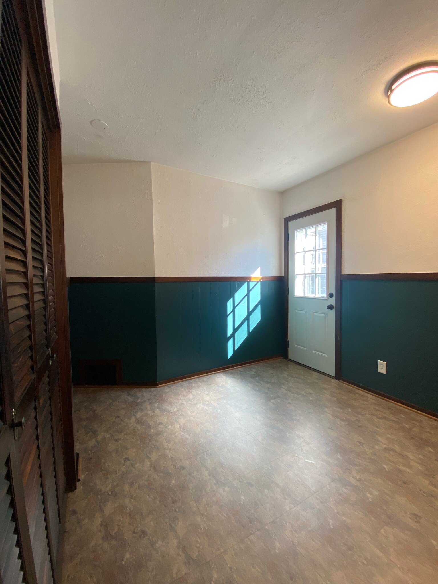 Building Photo - 8956 W Delaware Pky