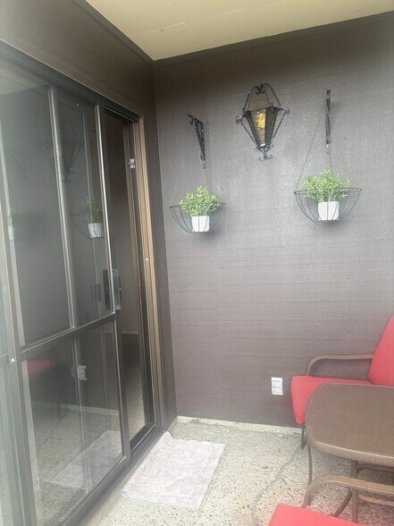 Building Photo - 500 Glenwood Cir