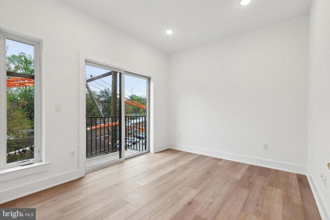 Building Photo - 367 W Hortter St