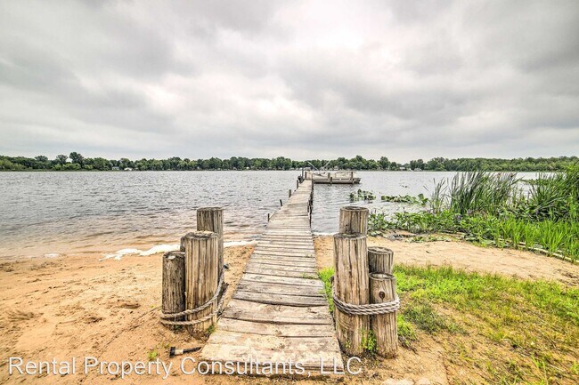 Building Photo - 3 br, 1 bath House - 3880 Bell Lake Dr. NE