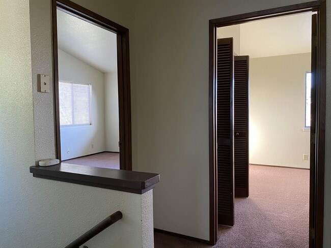 Building Photo - 674 Hidden Creek Rd